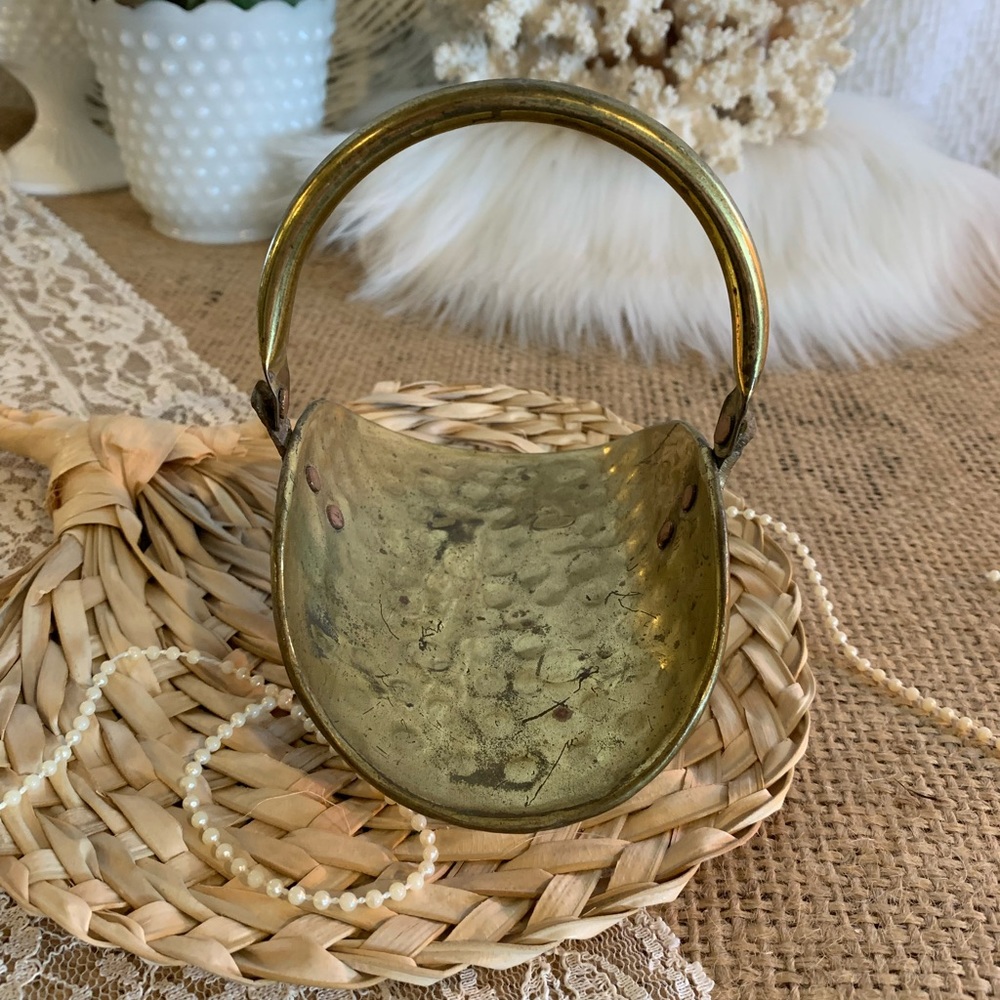Vintage Small Footed Brass Basket ⚜️ Unique Home Decor / Eclectic / Gift - Picture 6 of 12